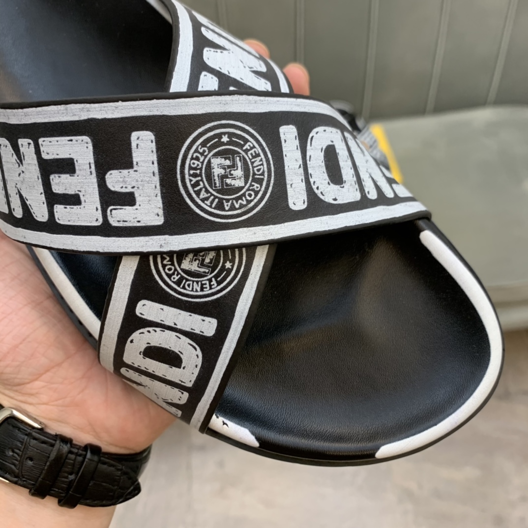 Fendi Slides 4 - vstockx