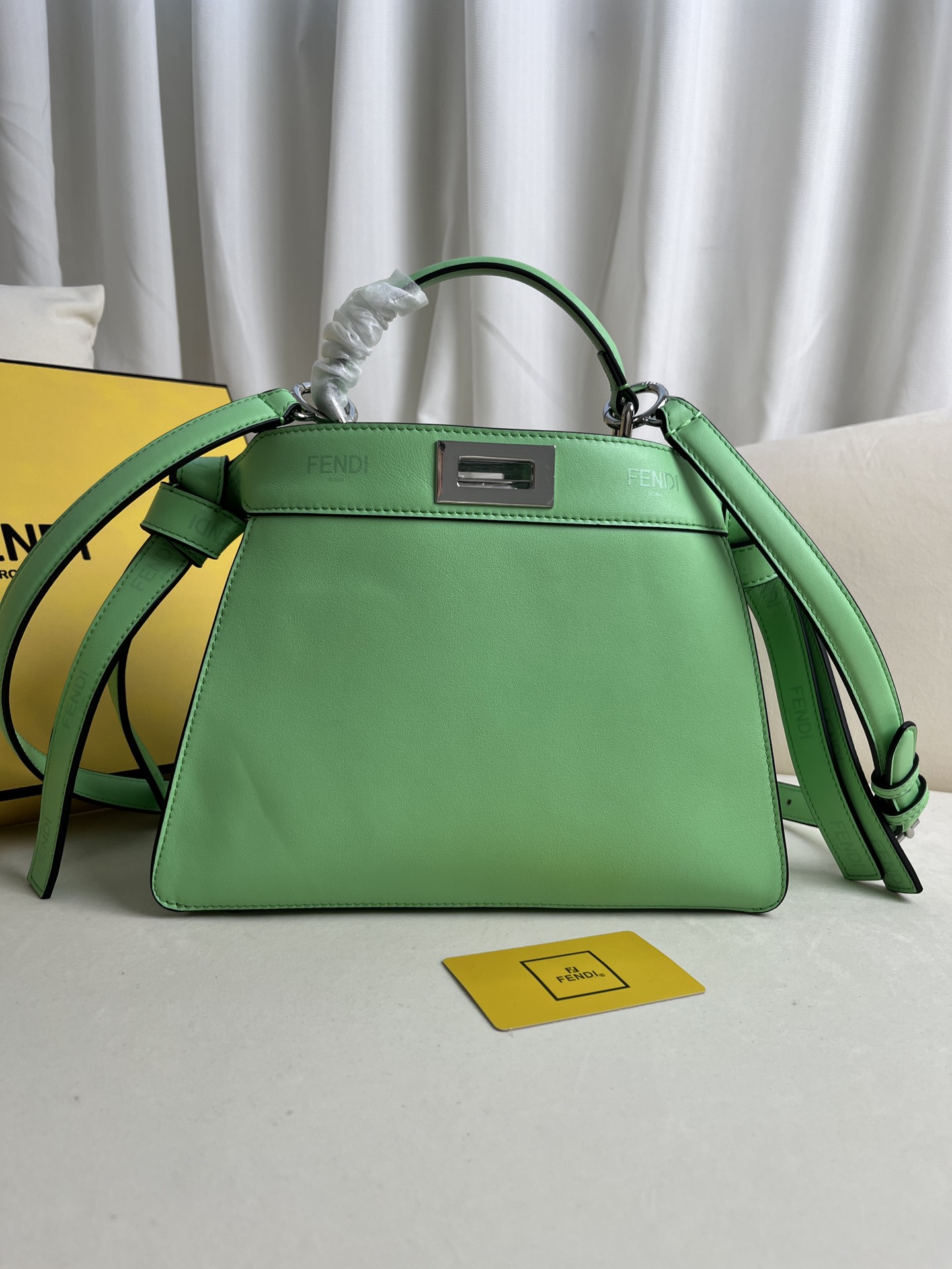 handbags FENDI 210 size:27*11*20cm - vstockx