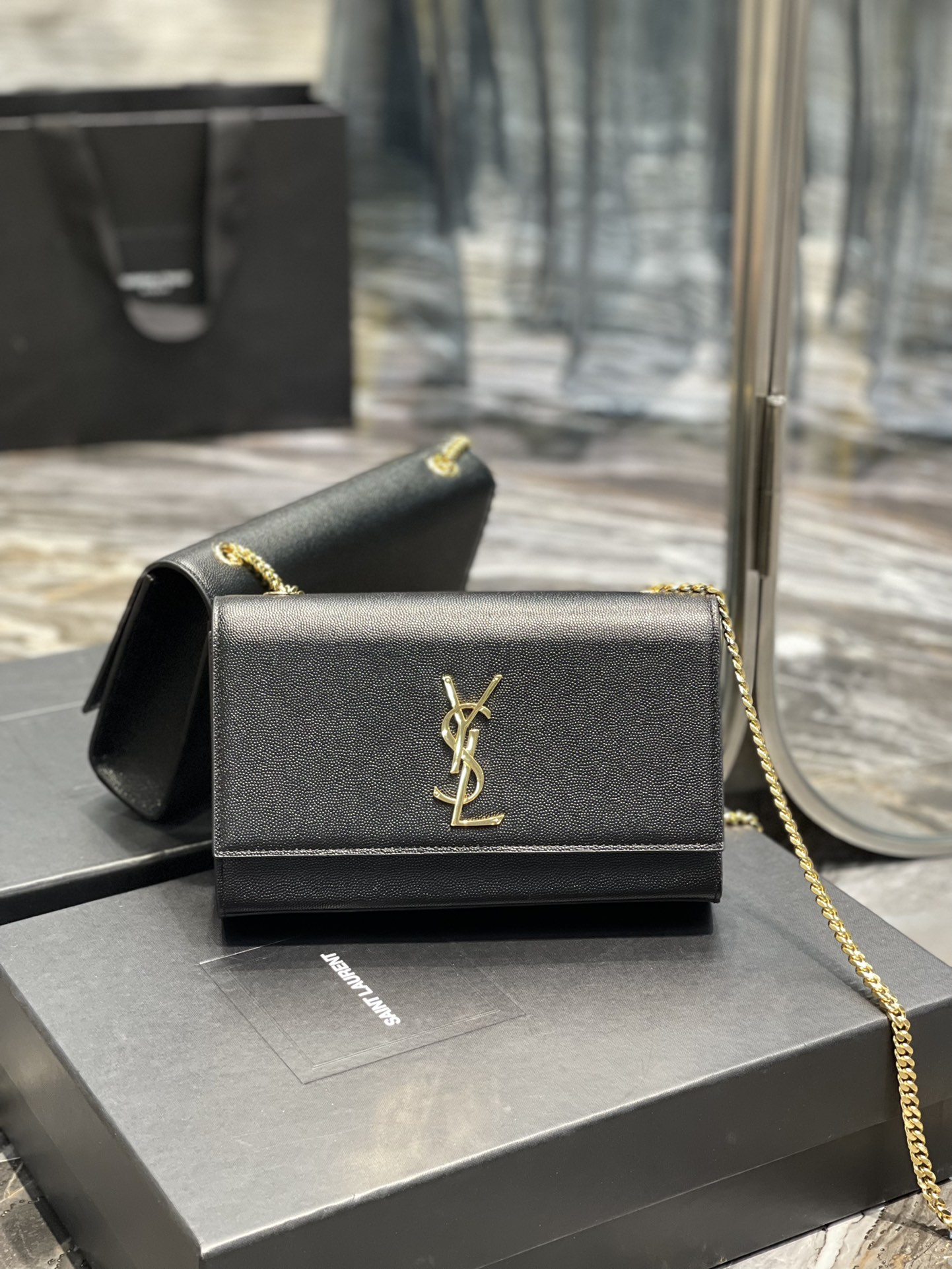 Handbags SAINT LAURENT 364021 size 24x14.5x5 cm - vstockx