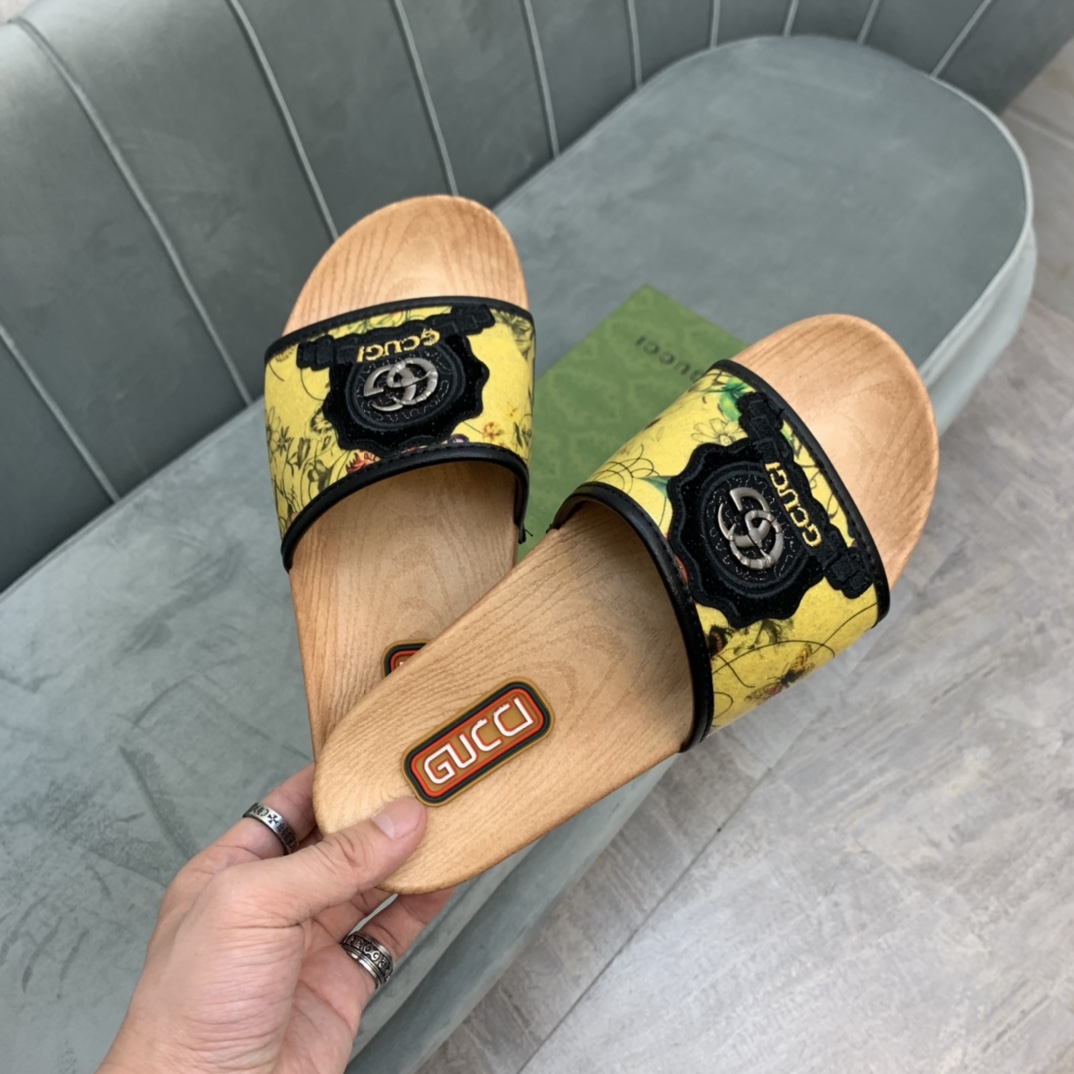Gucci Slippers 54 - vstockx