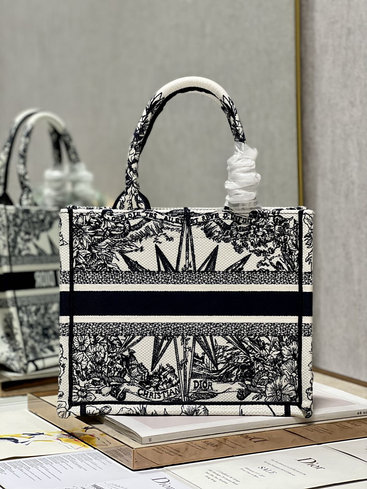 Handbag Dior 1265 size 26.5  21  14 cm - vstockx