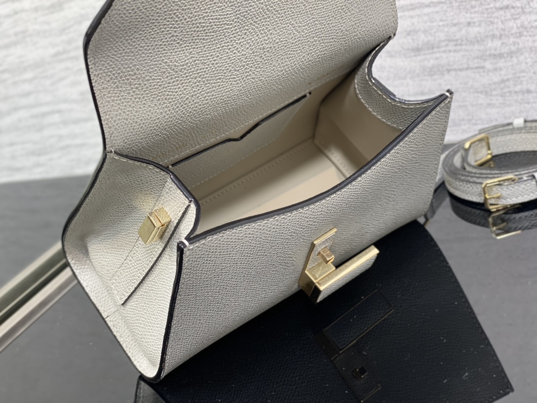 Handbag VALEXTRA size '**' - vstockx