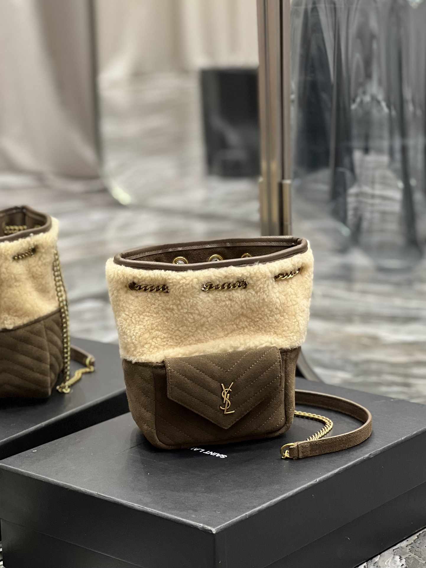 Handbags SAINT LAURENT 631052 size 19x13x13 cm - vstockx