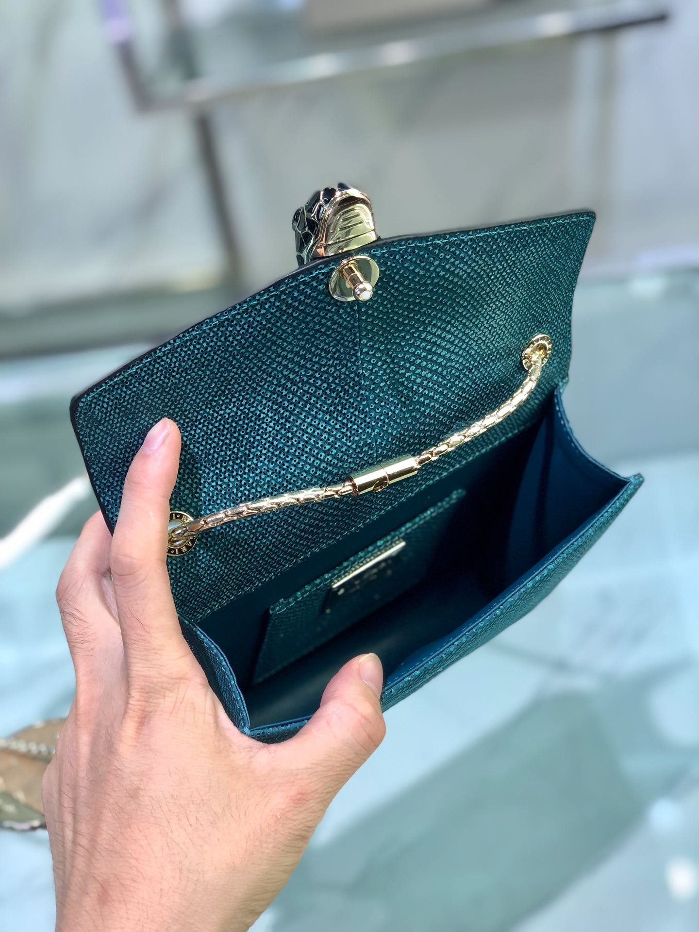 Handbags Bvlgari 35107 size:20*15*4 cm - vstockx