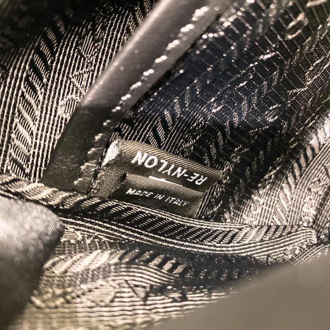 handbags prada 2VH070 19*12.5*5.5 - vstockx