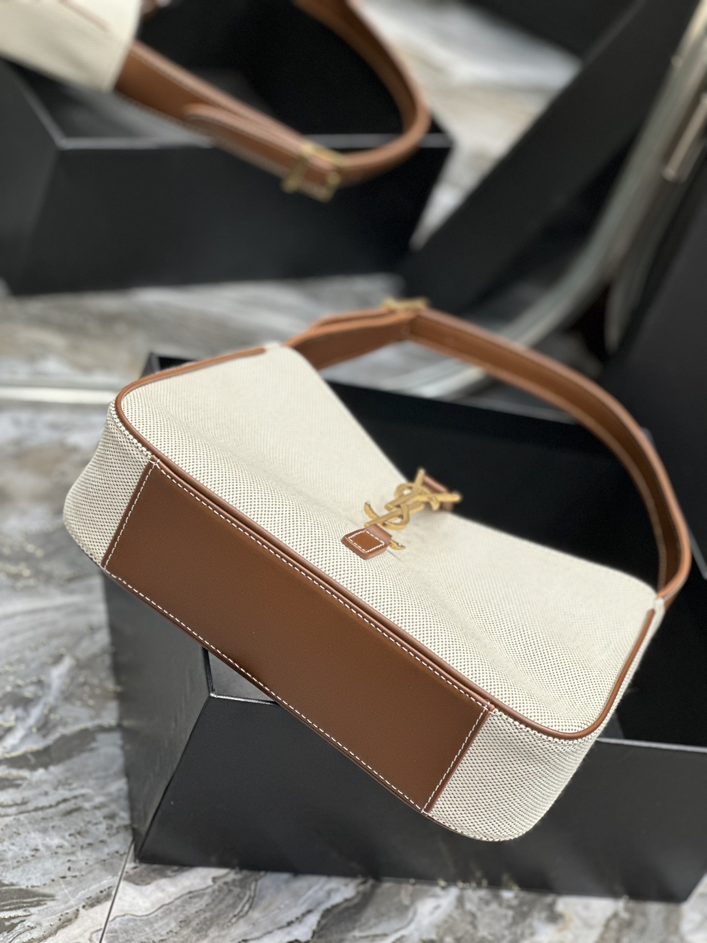 Handbags SAINT LAURENT 657228 size 25X14X6 cm - vstockx