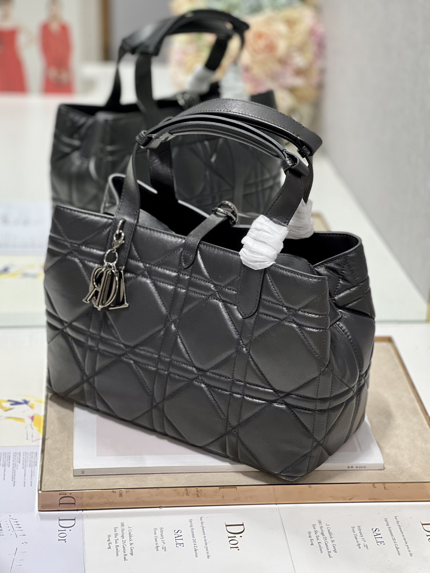 Handbag Dior 1188 size 30  36  15 cm - vstockx