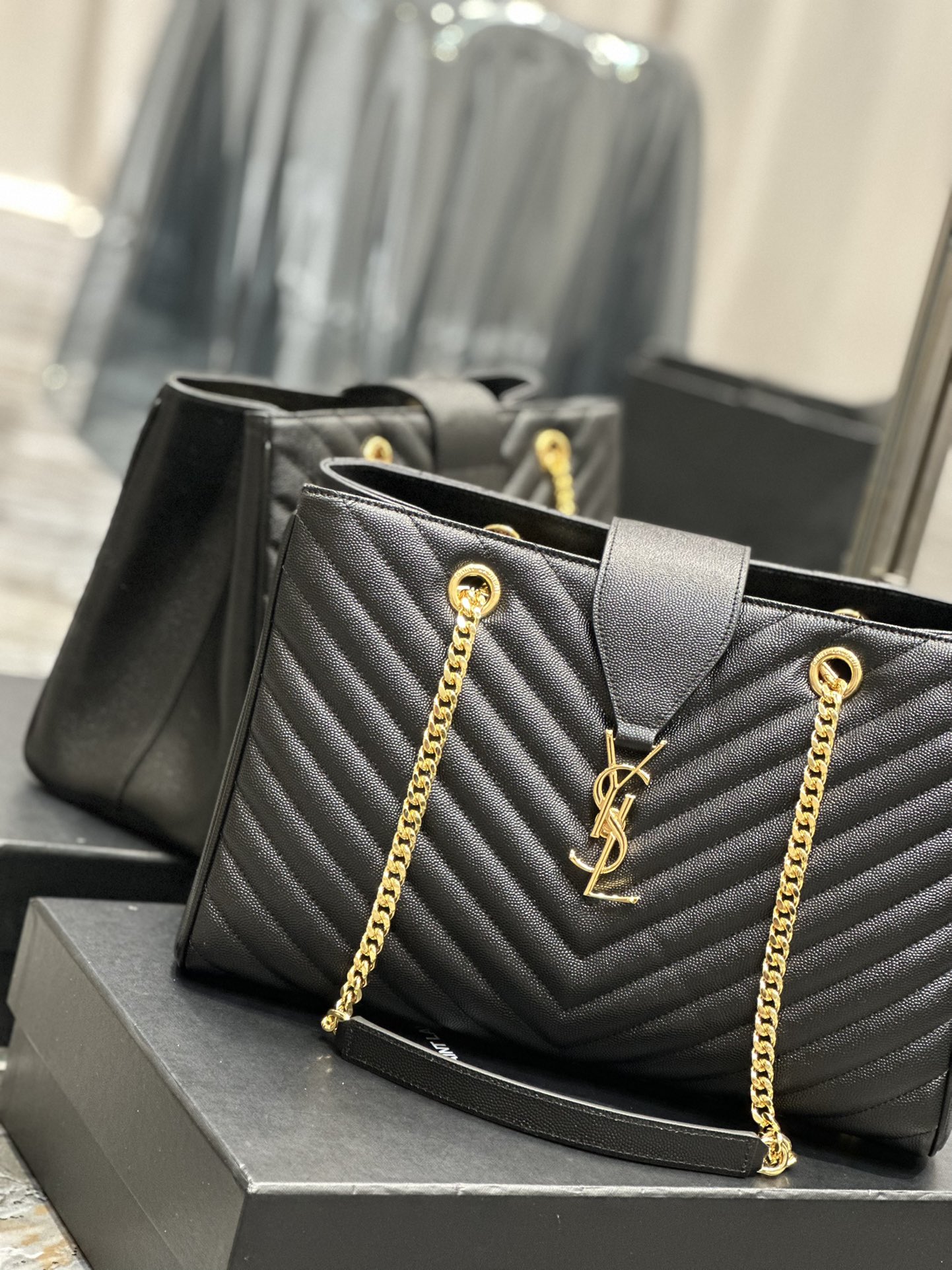 Handbags SAINT LAURENT 668900 size 33  22  15 cm - vstockx