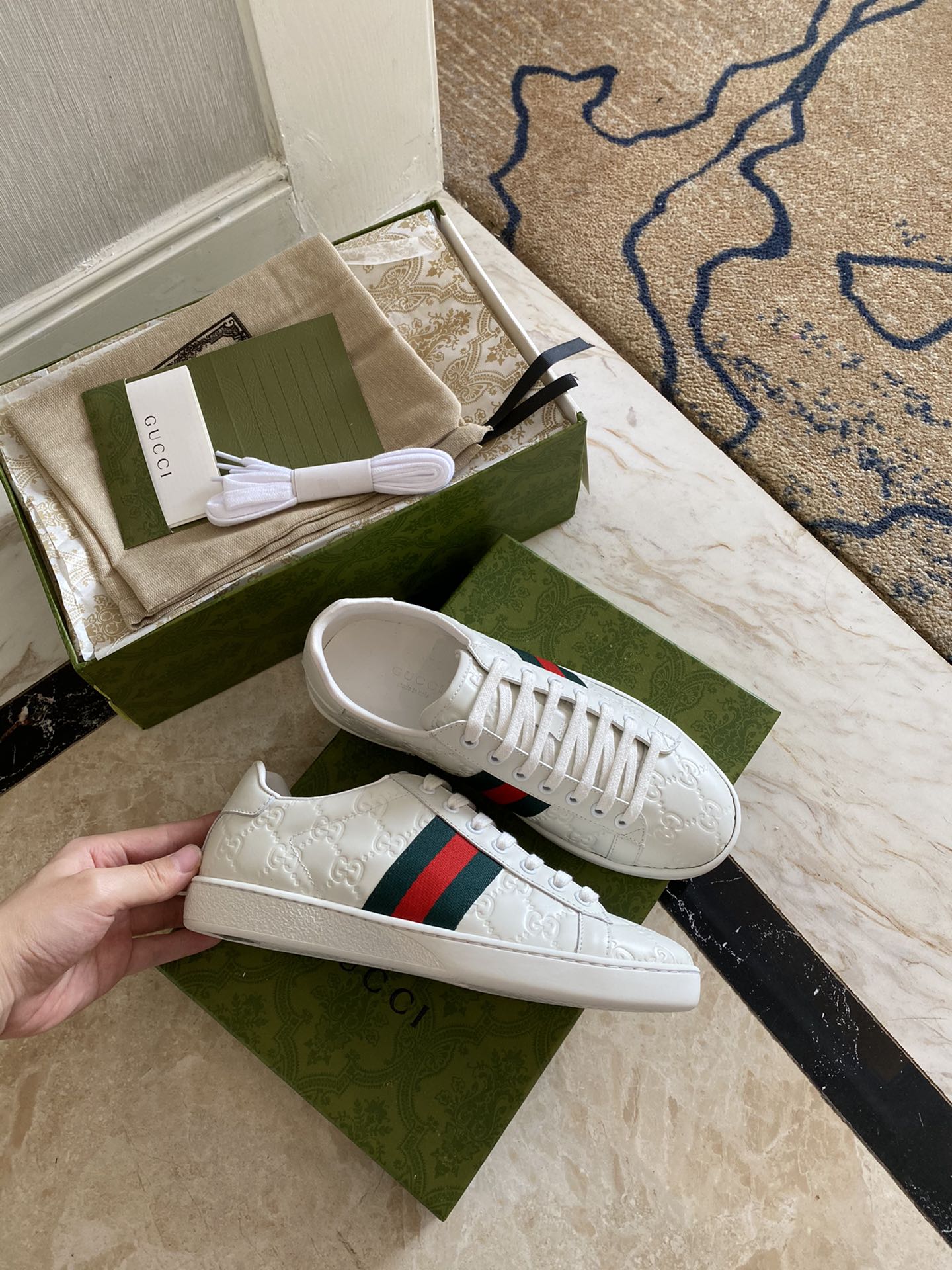 Gucci Women's Ace sneaker with bee sneaker 4 - vstockx