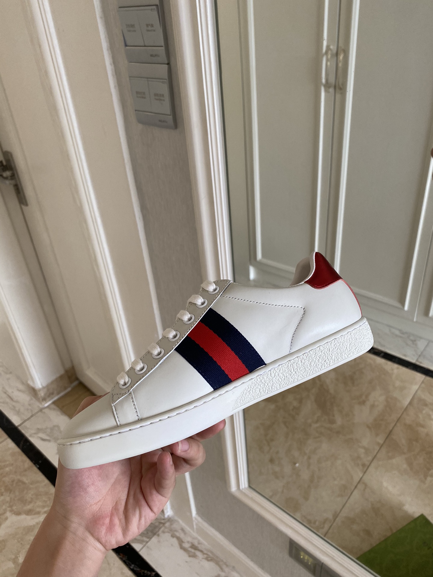 Gucci Women's Ace sneaker with bee sneaker 4 - vstockx