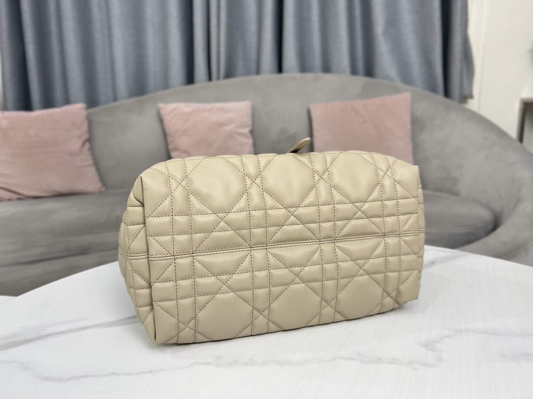 Handbags Dior 6231 size:28x19x21.5 cm - vstockx