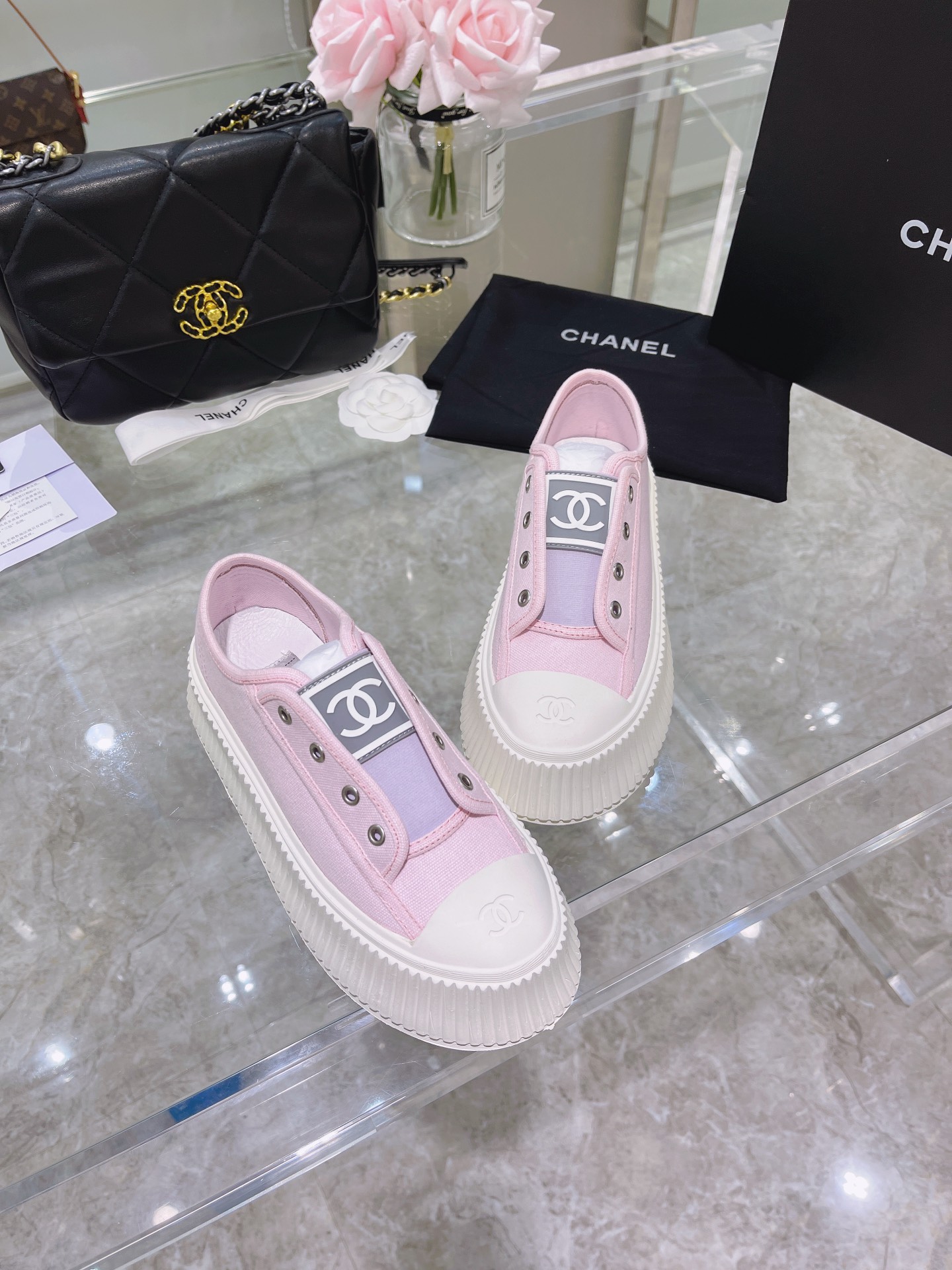 Chanel Platform Sneaker 18 - vstockx