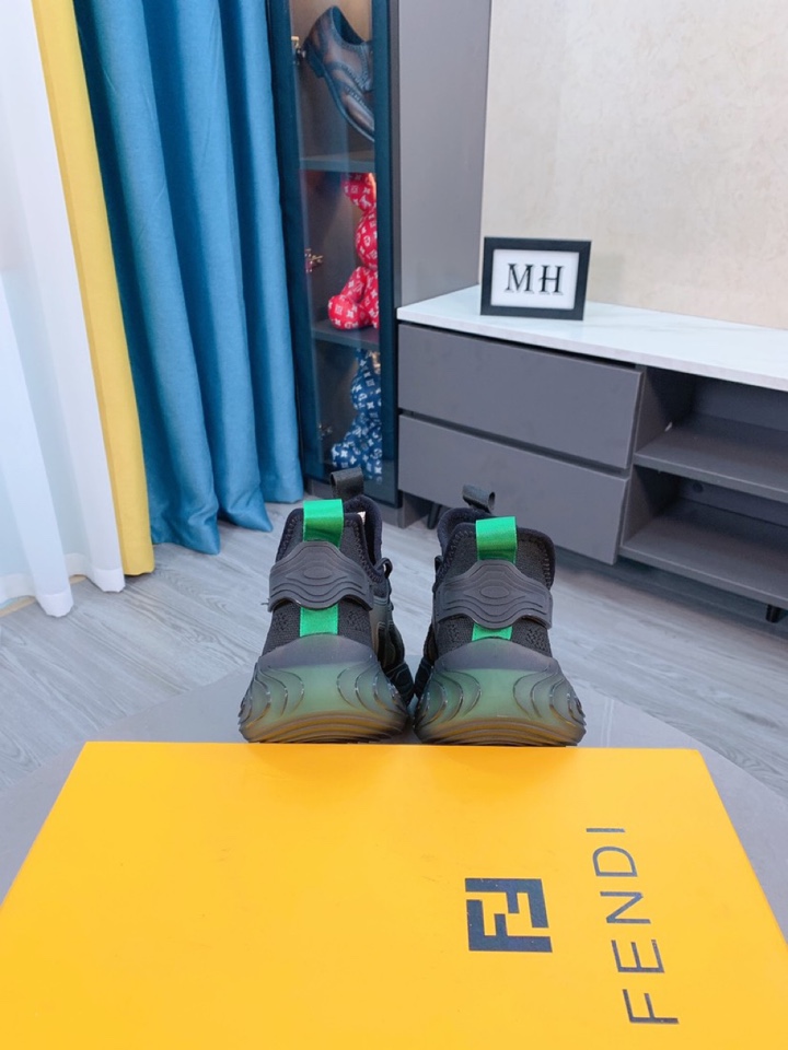 Fendi Low Top Sneakers 6 - vstockx