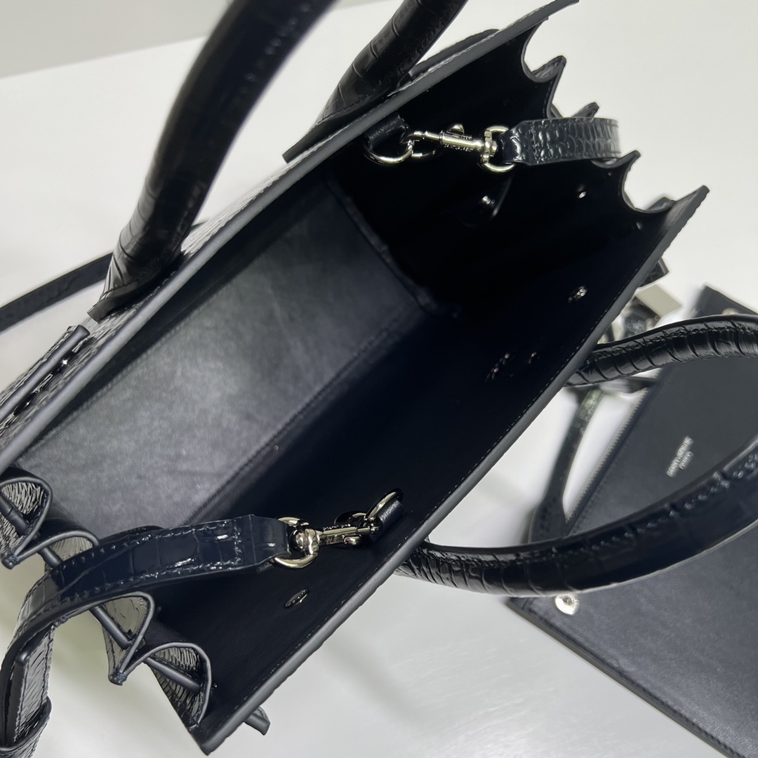 Handbags SAINT LAURENT 421863 size 26*20.5*12.5 cm - vstockx