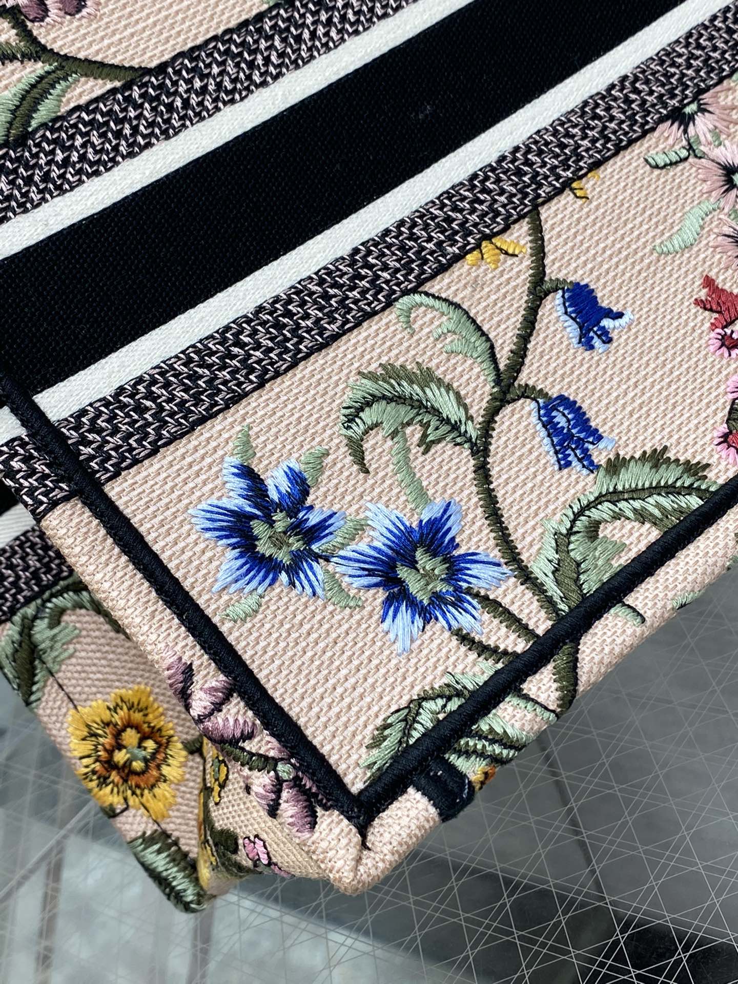 Handbag Dior size 26*8*22 cm - vstockx