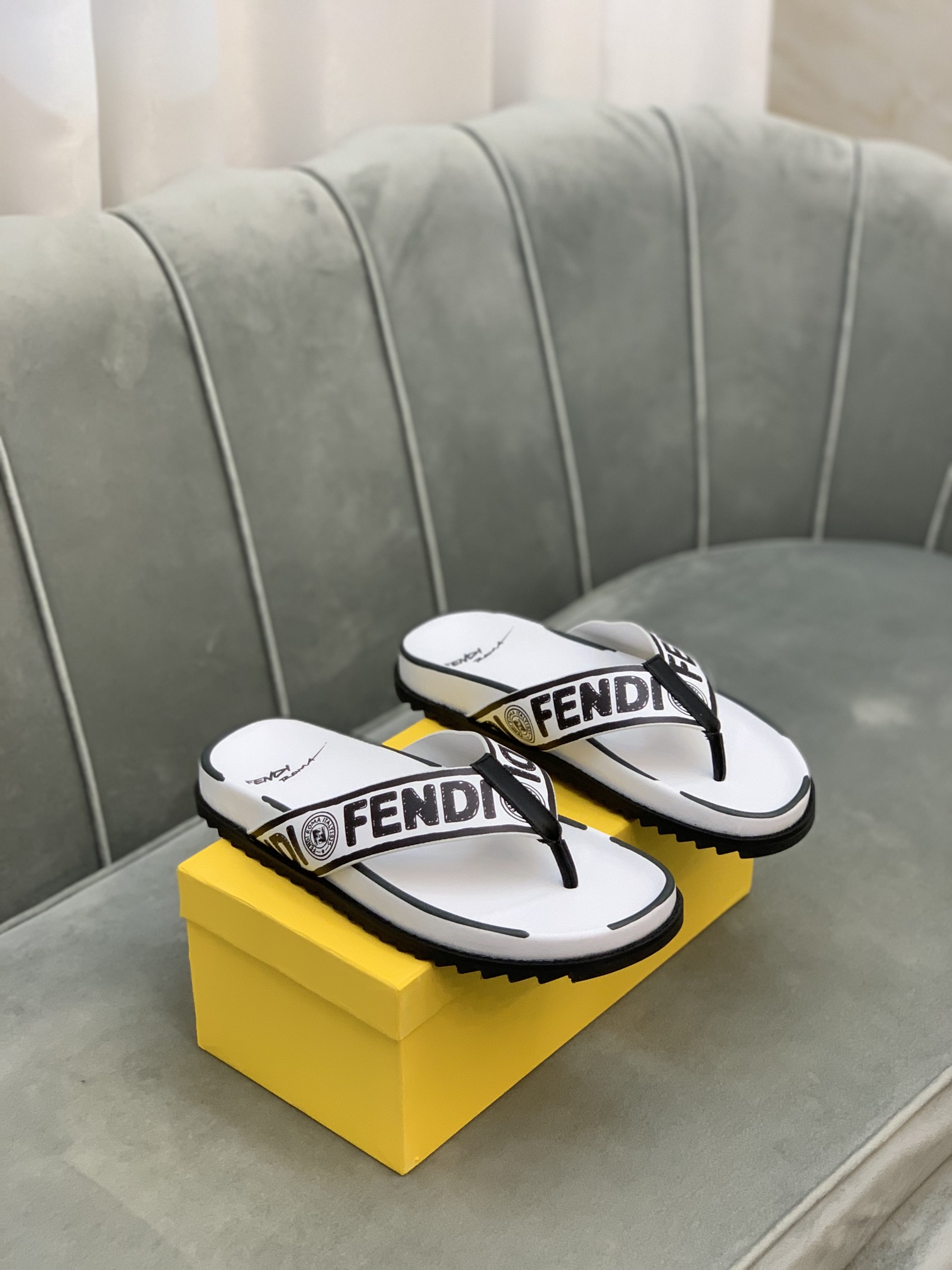 Fendi Slides 11 - vstockx