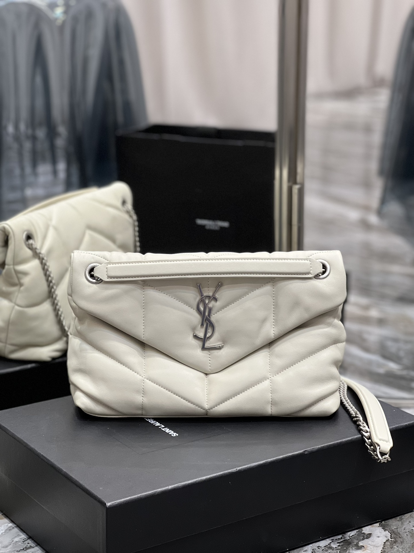 Handbags SAINT LAURENT 577476 size 29x17x11 cm - vstockx