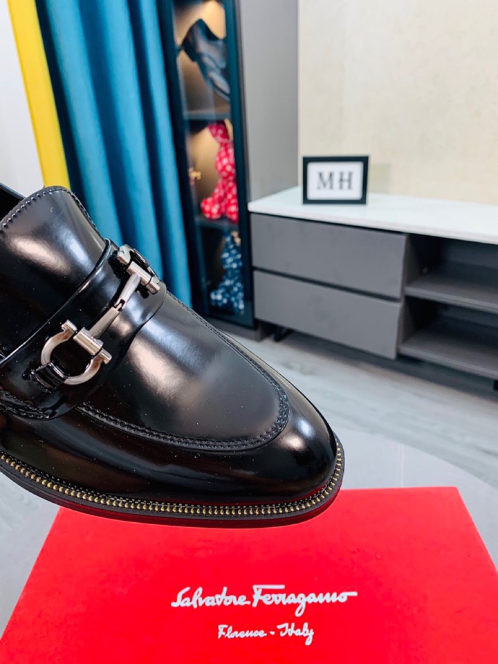 Salvatore Ferragamo Boots 33 - vstockx