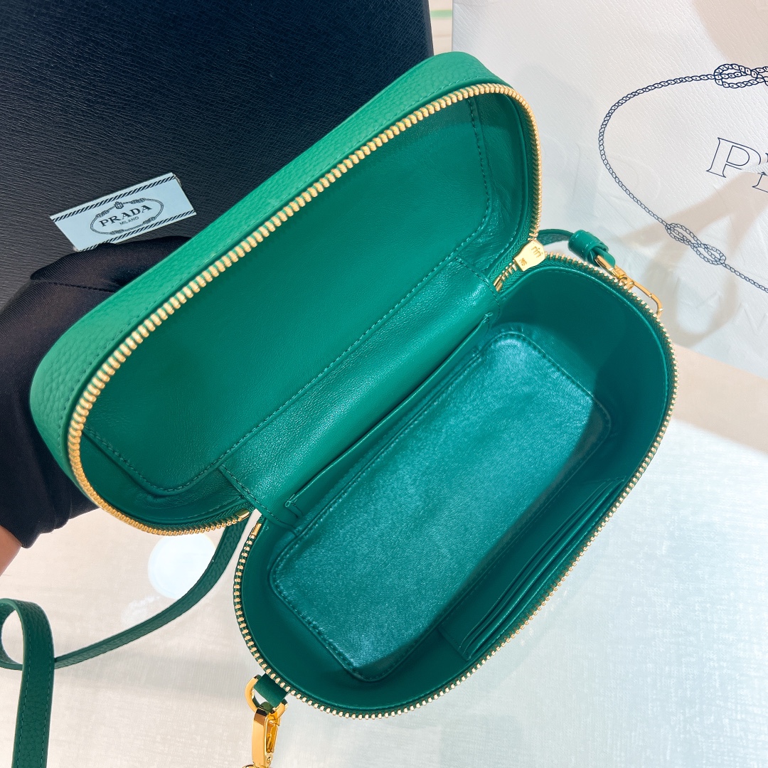 handbags prada 1BH202 18*11.5*7.5 - vstockx