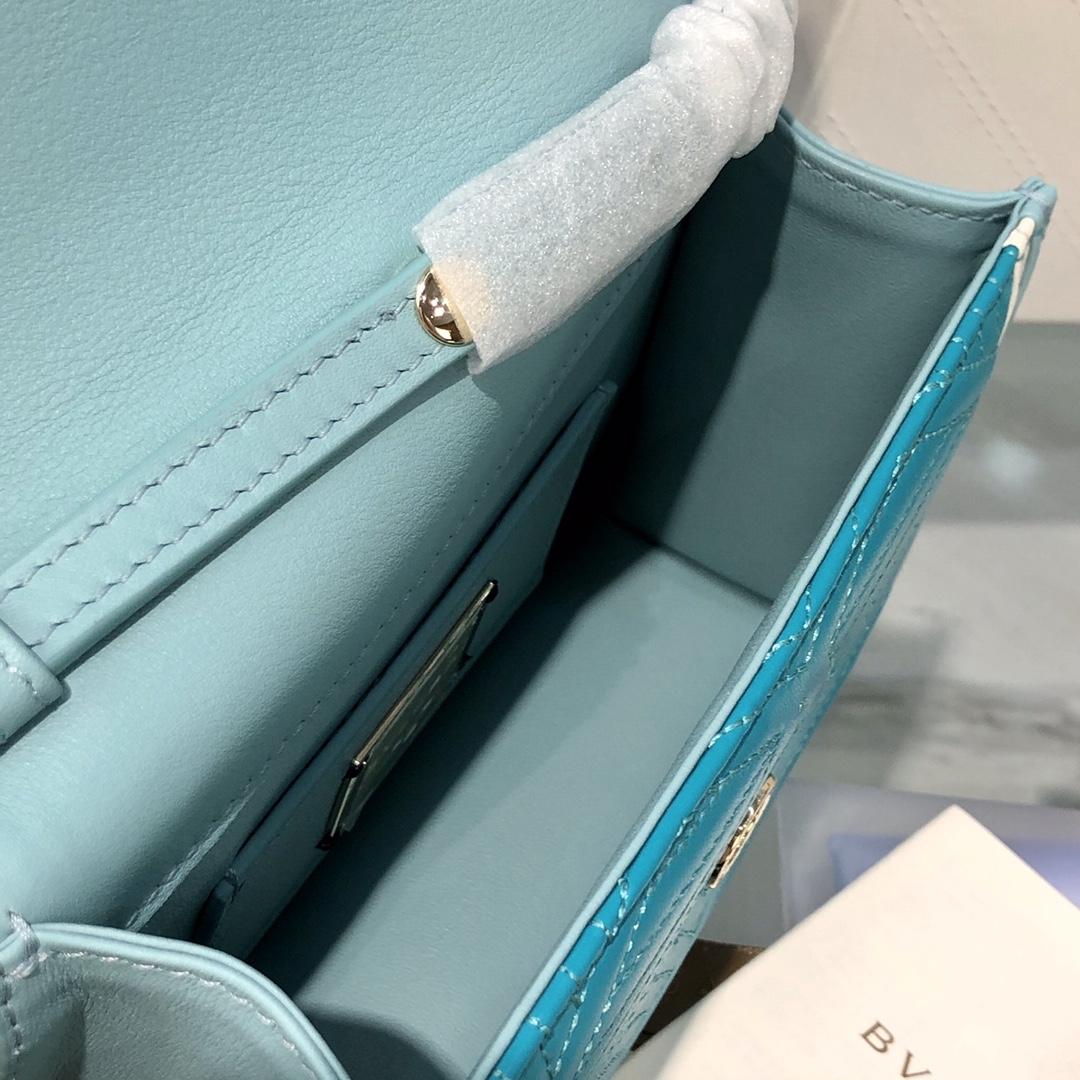 Handbags Bvlgari Serpenti Forever 288104 size:17*11*5 cm - vstockx