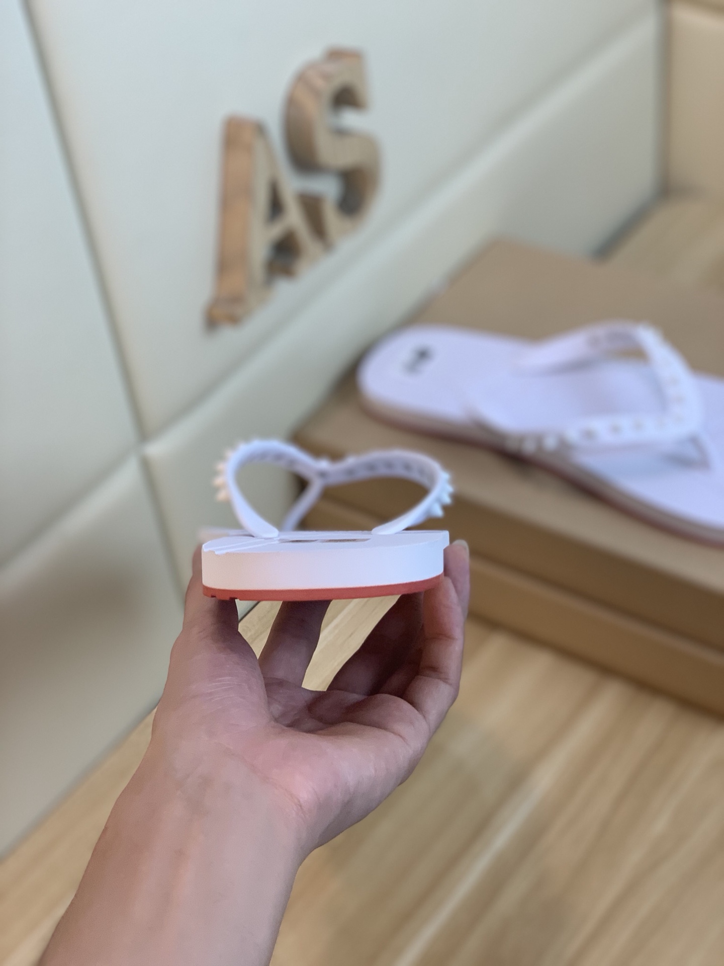 Christian Louboutin Loubi Flip Flat 3 - vstockx