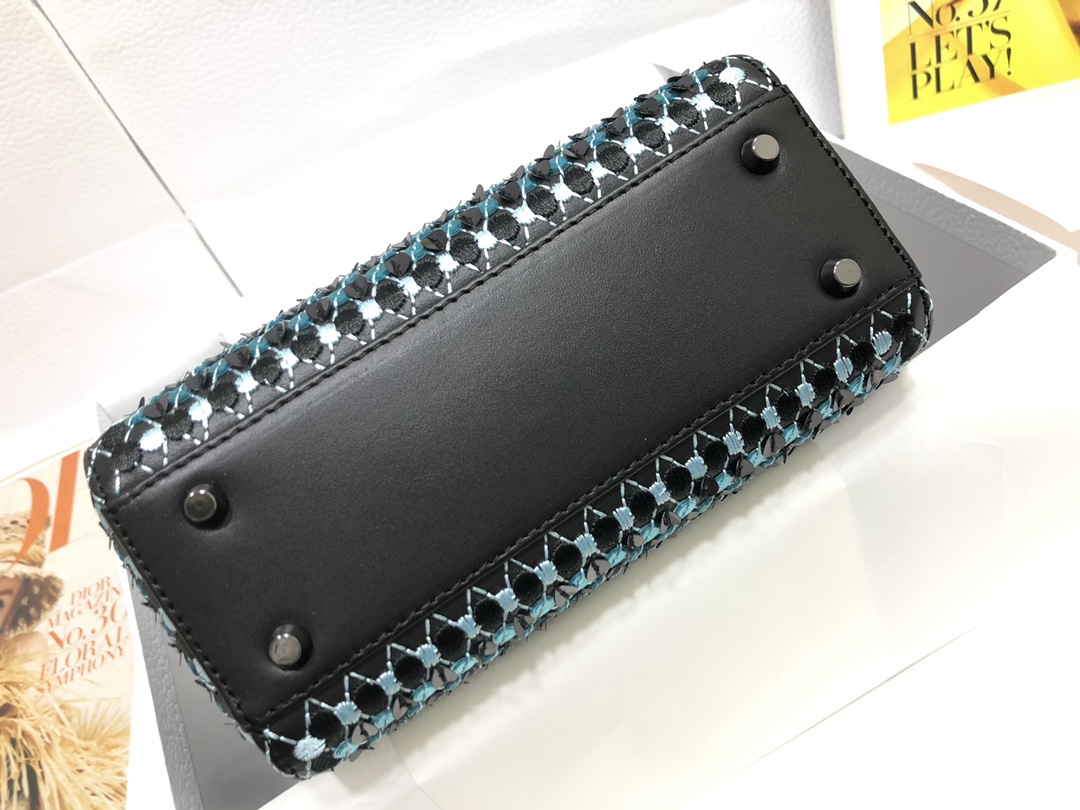 Handbag Dior M0505 size 17 x 15 x 7 cm - vstockx