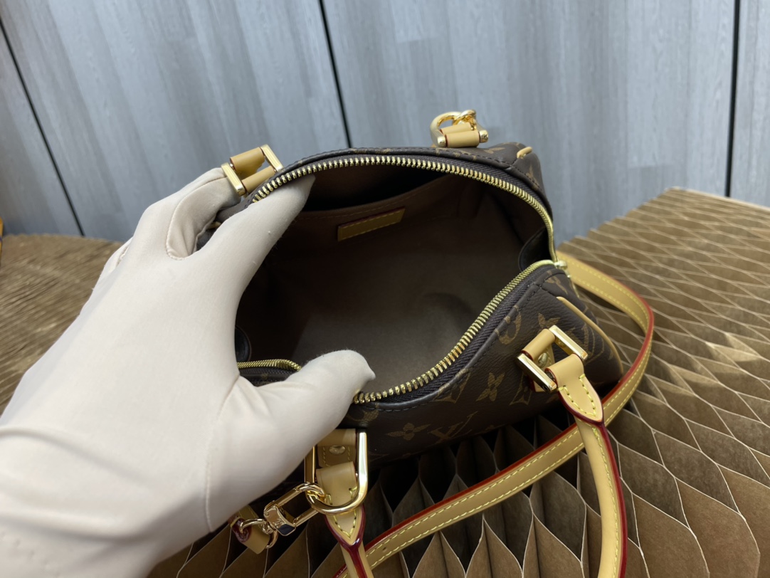 Handbag Louis Vuitton M50202 size 23    13    14 cm - vstockx