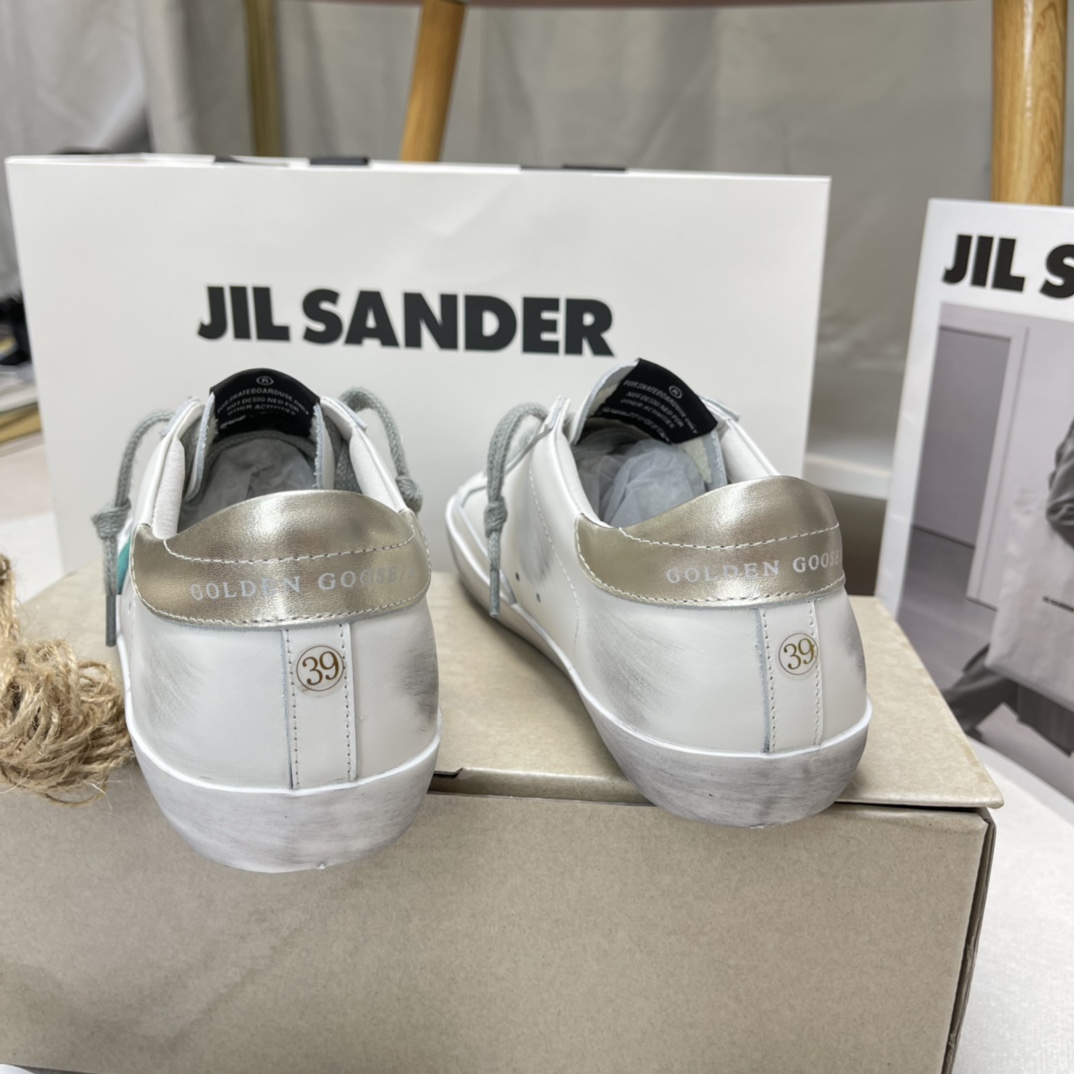 Golden Goose Superstar distressed-finish sneakers 23 - vstockx