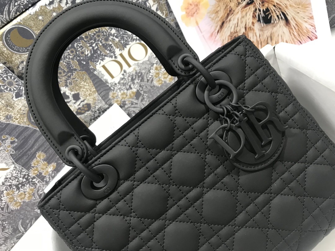 Handbag Dior M0565 size 24 x 20 x 11 cm - vstockx