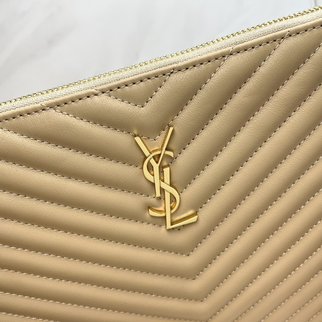 Handbags SAINT LAURENT 440222 size 36x24.5x2.5 cm - vstockx
