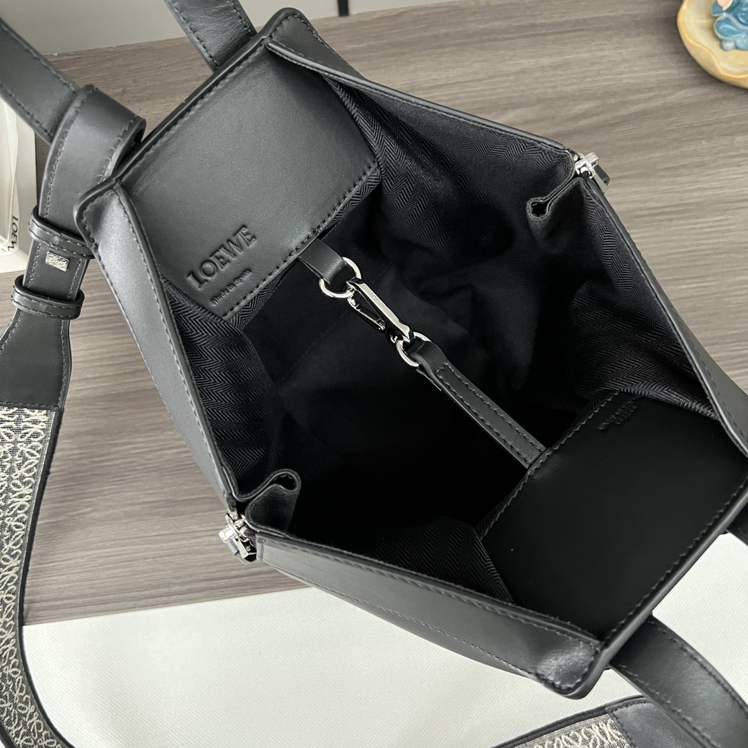 Handbags LOEWE Hammock 262308 size:19.5*14.4*20.8 cm - vstockx