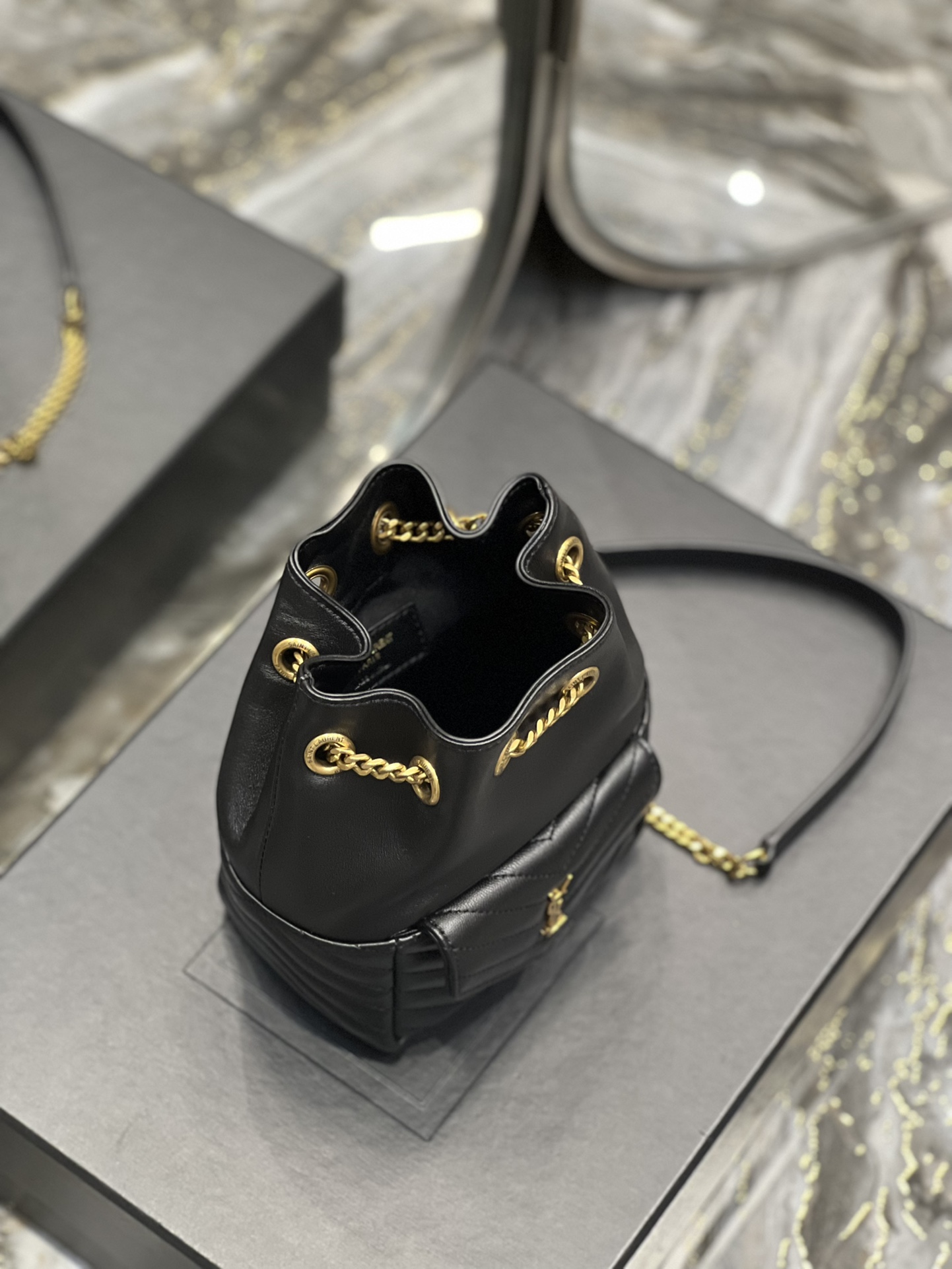 Handbags SAINT LAURENT 631052 size 19x13x13 cm - vstockx