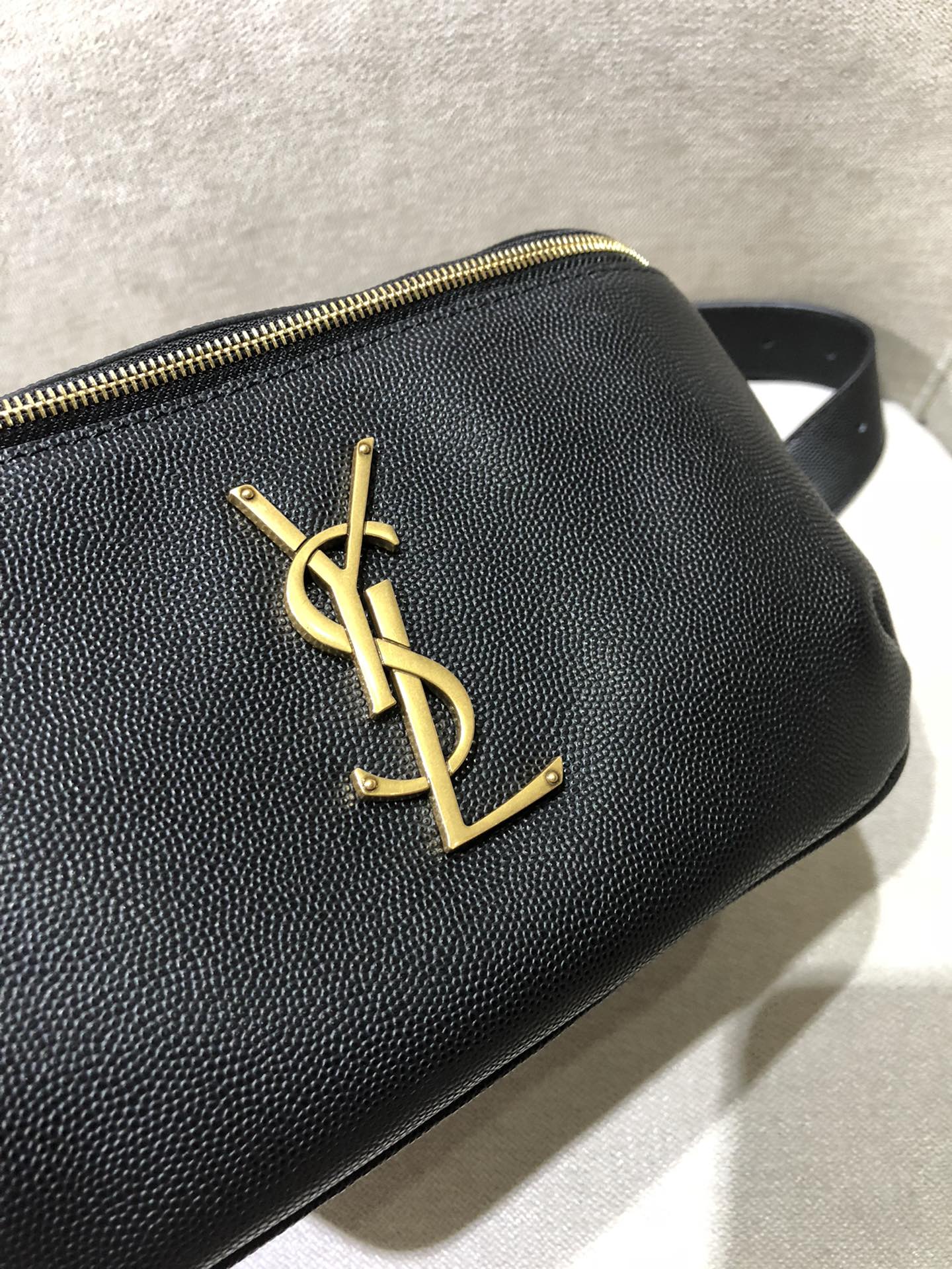 Handbags SAINT LAURENT 569737 size 25  14  3.5 cm - vstockx