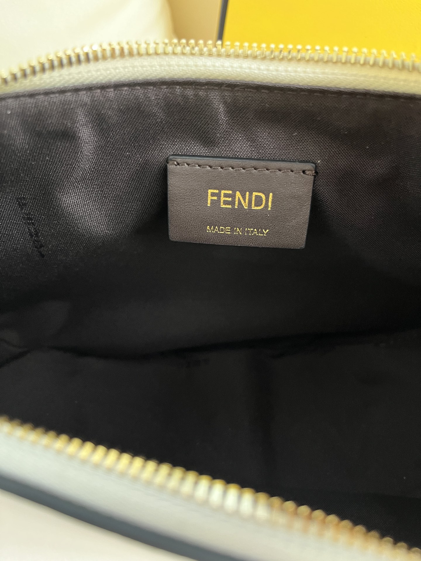 handbags FENDI 205 size:29*24.5*10cm - vstockx