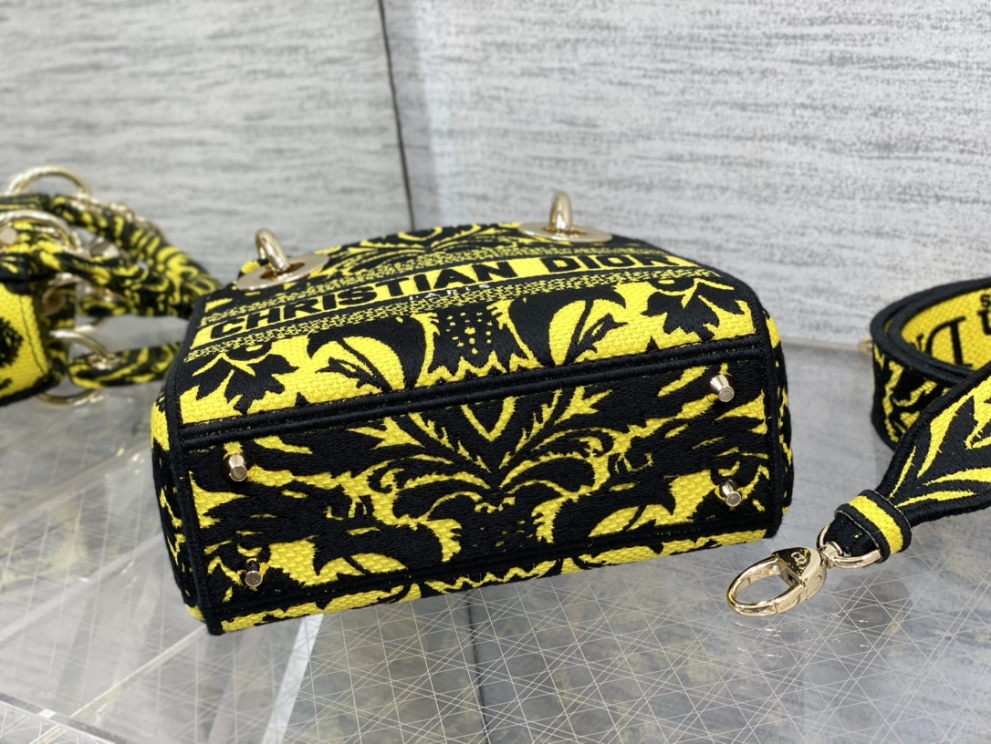 Handbag Dior size 17*7*15 cm - vstockx