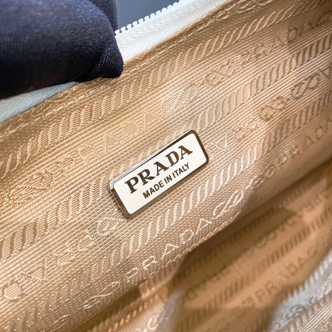 handbags prada Hobo 1NE515 re-edition 2000 Size:22*17*6 - vstockx