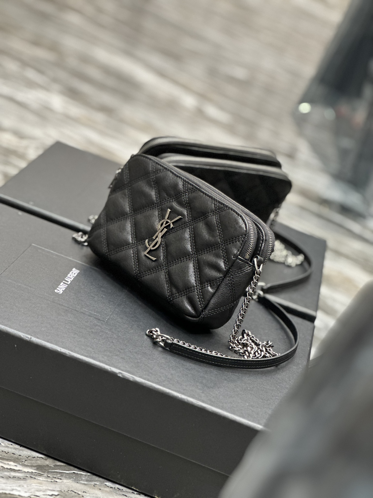Handbags SAINT LAURENT 698567 size 19x11x5 cm - vstockx