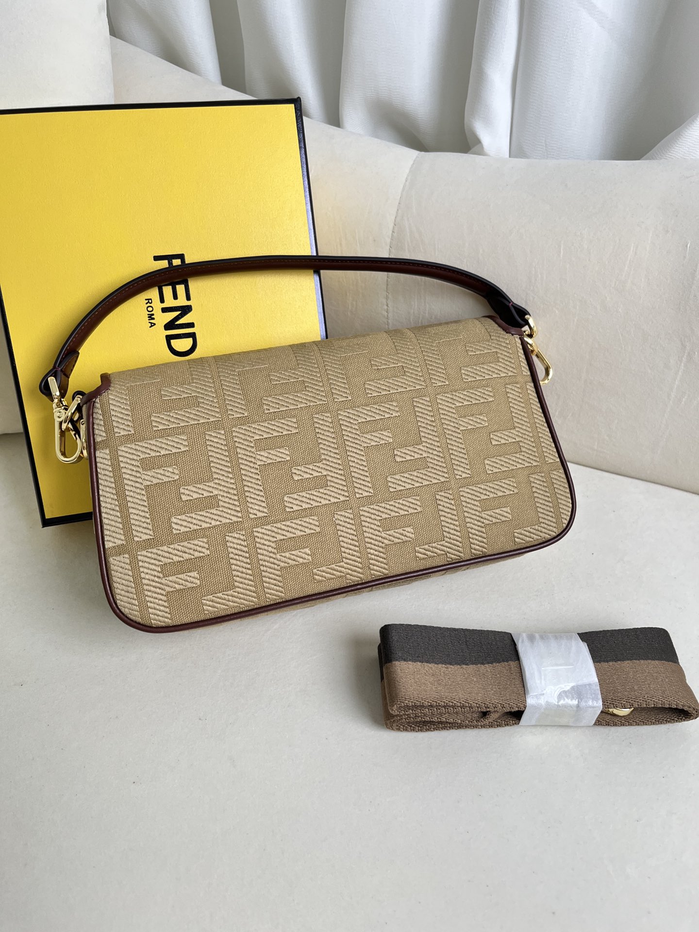 handbags FENDI 0159 size:26*5*15cm - vstockx