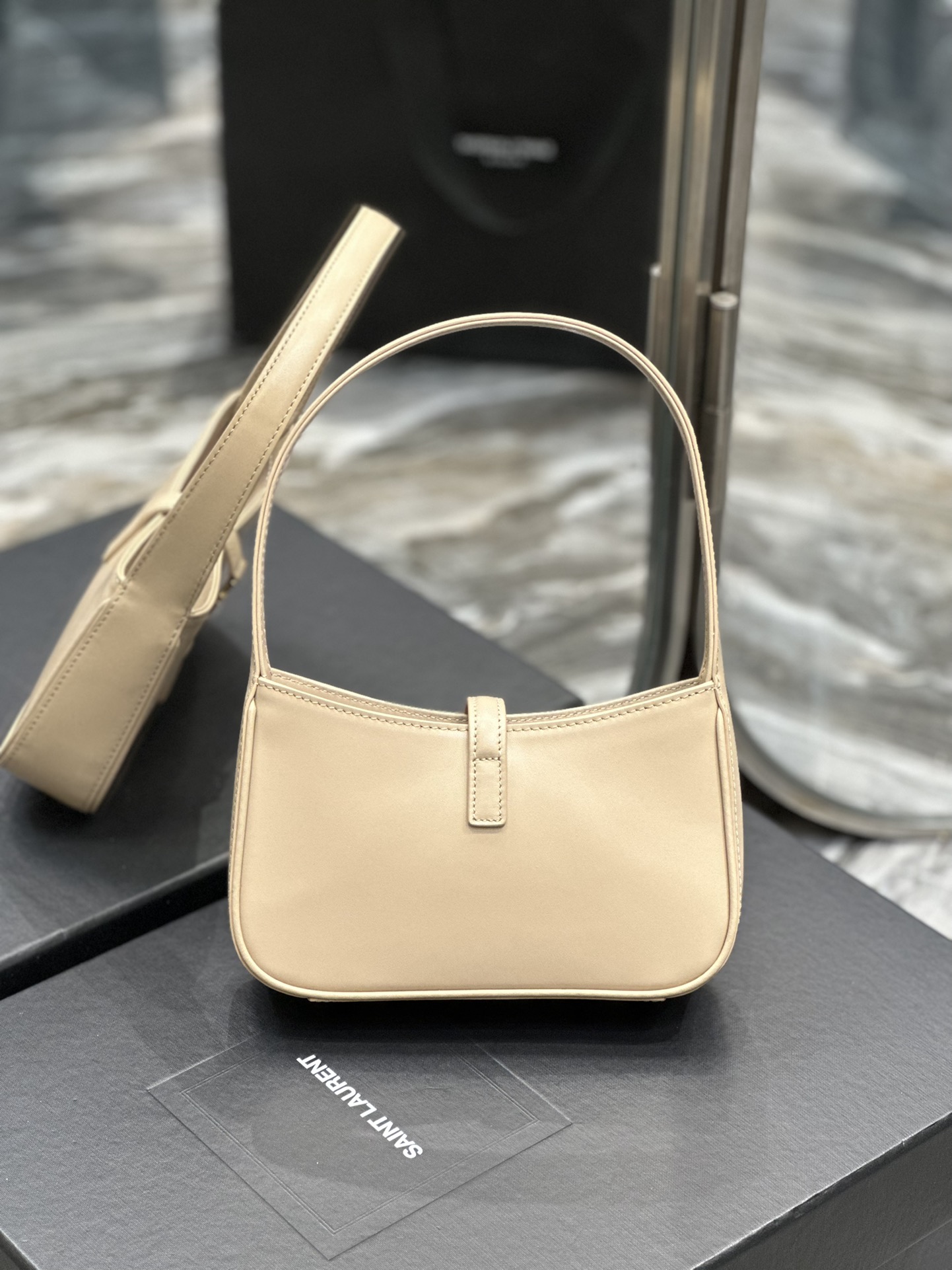 Handbags SAINT LAURENT 710310 size 19x11.5x4.5 cm - vstockx