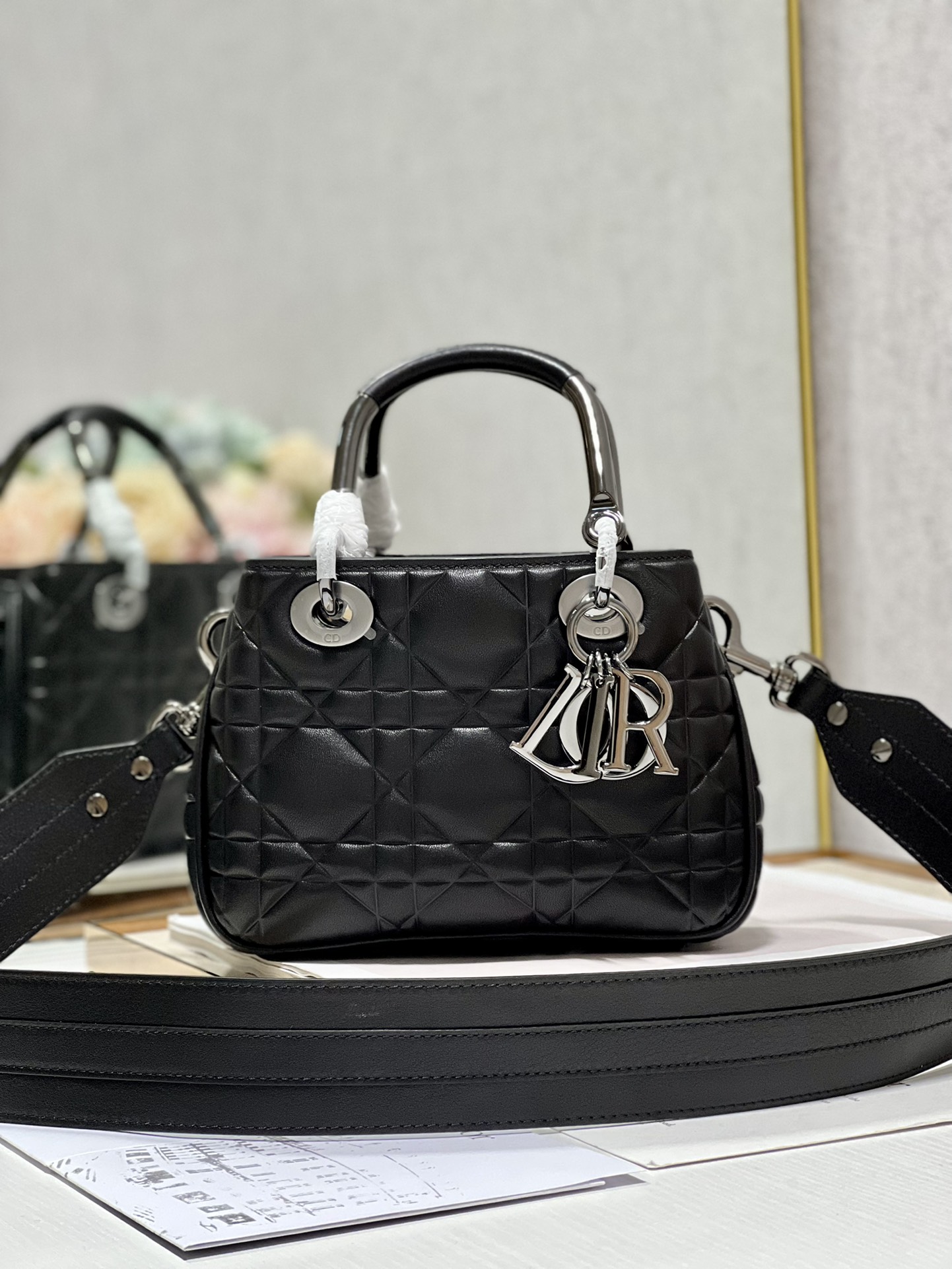 Handbag Dior 1202 size 23  26  8 cm - vstockx