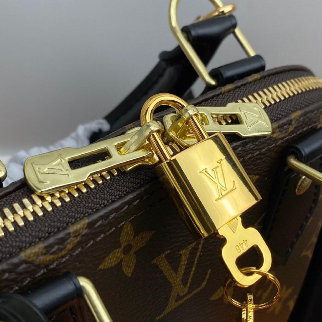 Handbag Louis Vuitton M53152 size 25*19*2cm Black - vstockx