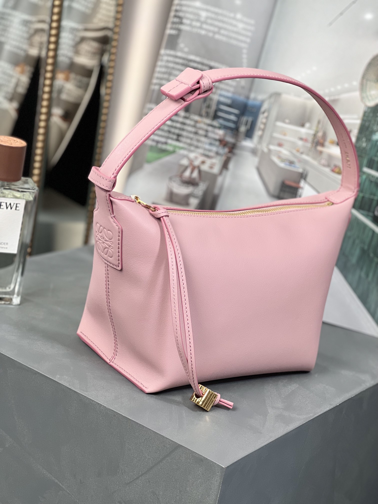 Handbags LOEWE Cubi size:21-17-13 cm - vstockx