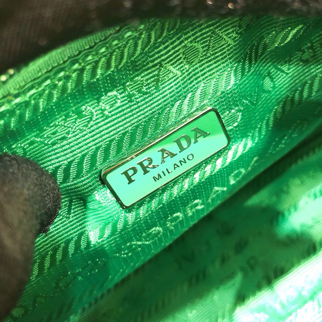 handbags prada Hobo 1NE515 Re-edition 2000 Size:22*17*6 - vstockx