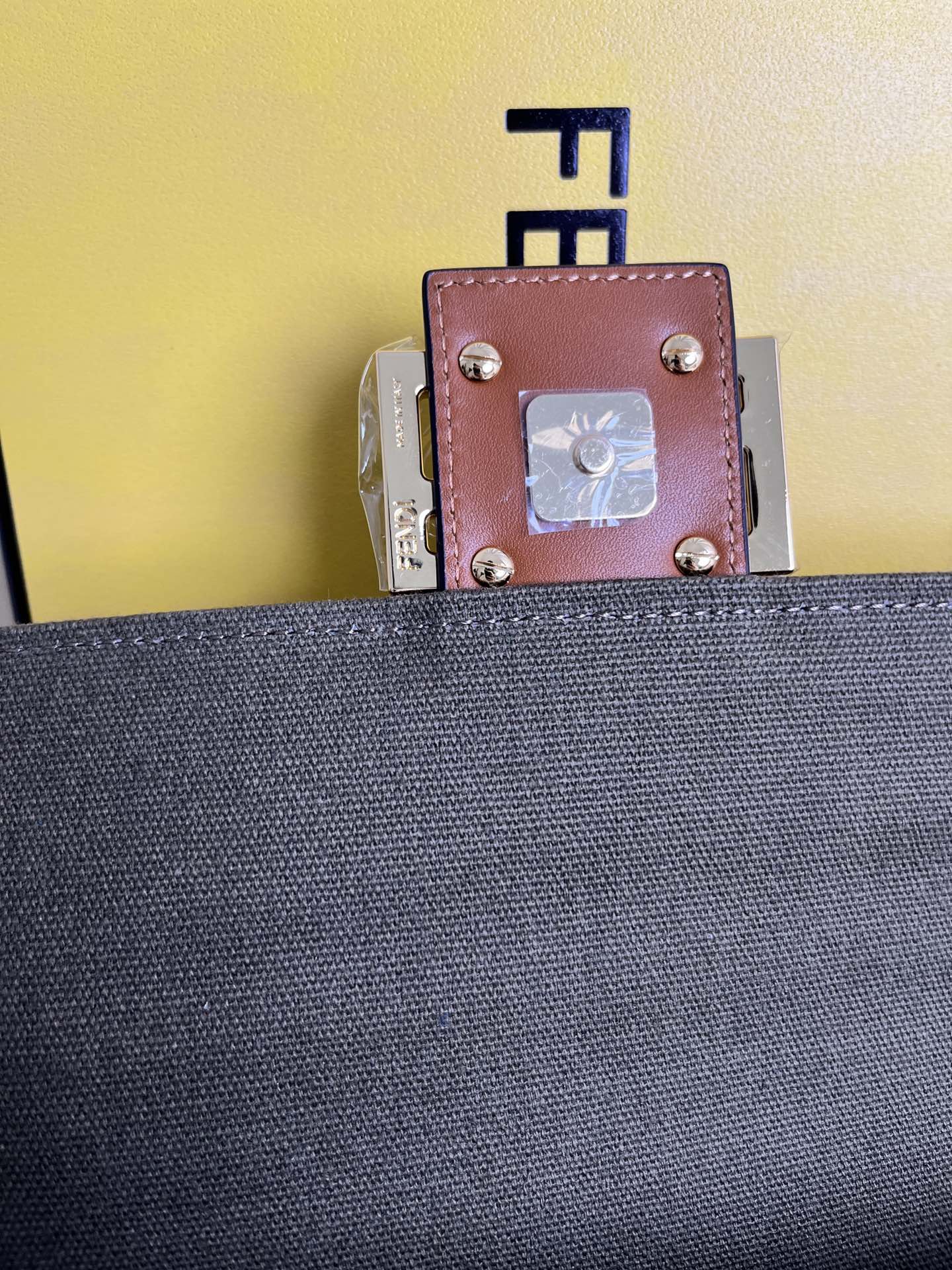 handbags FENDI 0159 size:26*5*15cm - vstockx