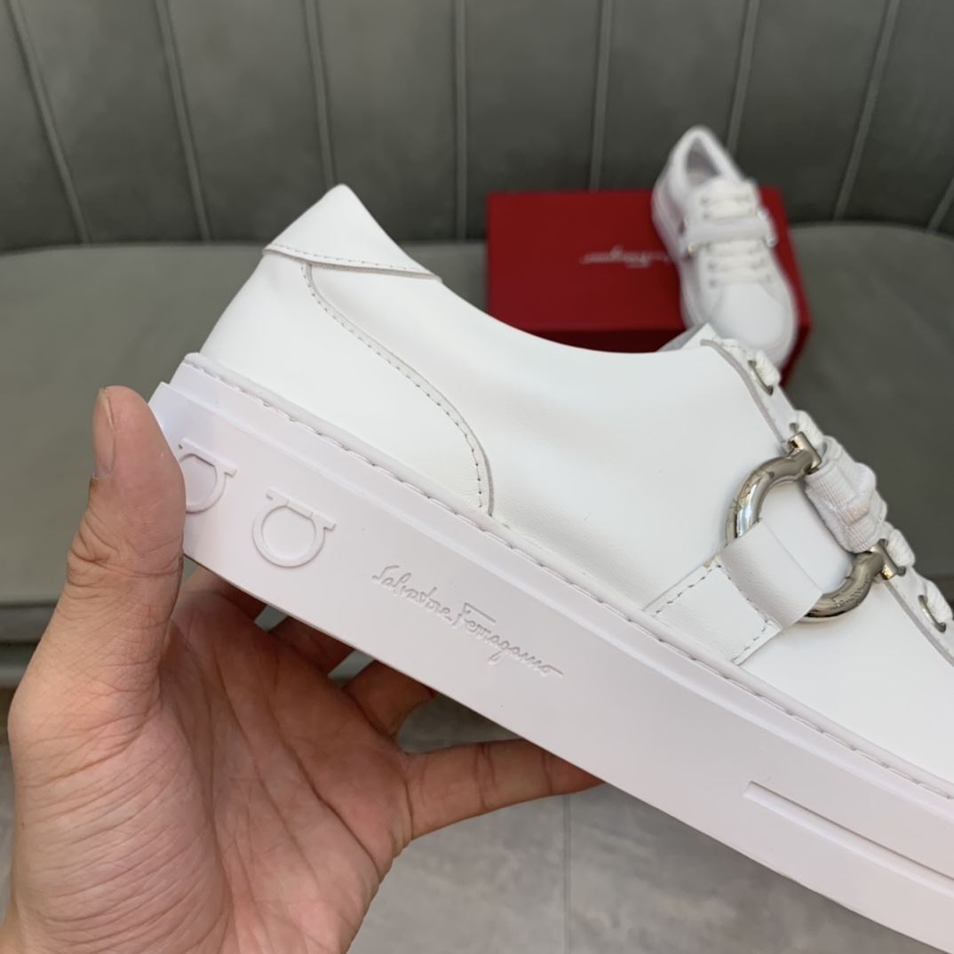 Salvatore Ferragamo Gancini Sneaker 5 - vstockx