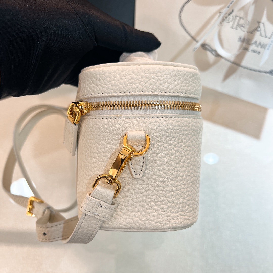 handbags prada 1BH202 18*11.5*7.5 - vstockx