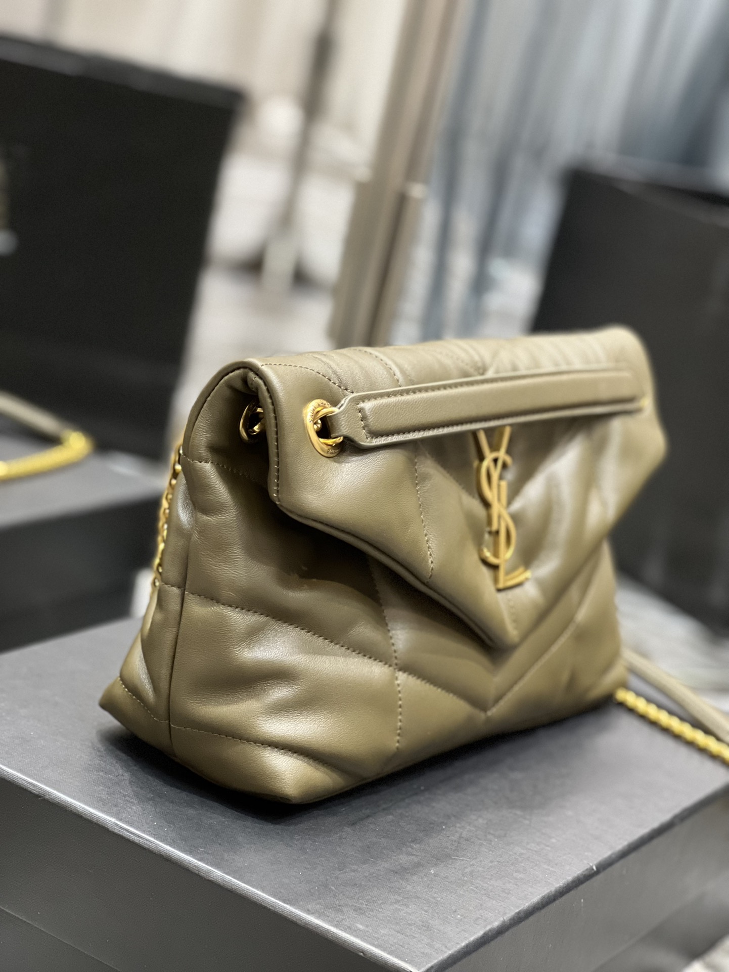 Handbags SAINT LAURENT 577476 size 29x17x11 cm - vstockx