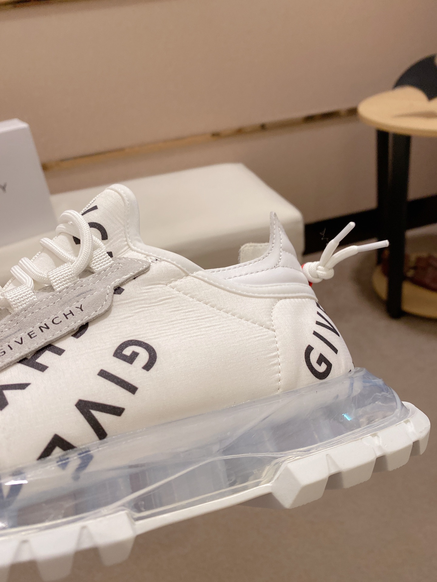 Givenchy Spectre Zip Sneakers 9 - vstockx