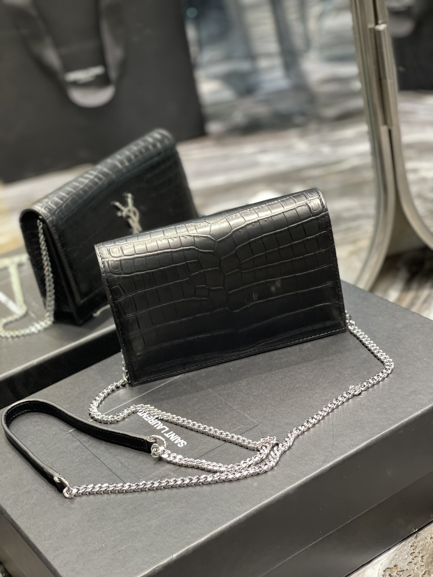 Handbags SAINT LAURENT 452159 size 19x12.5x4 cm - vstockx