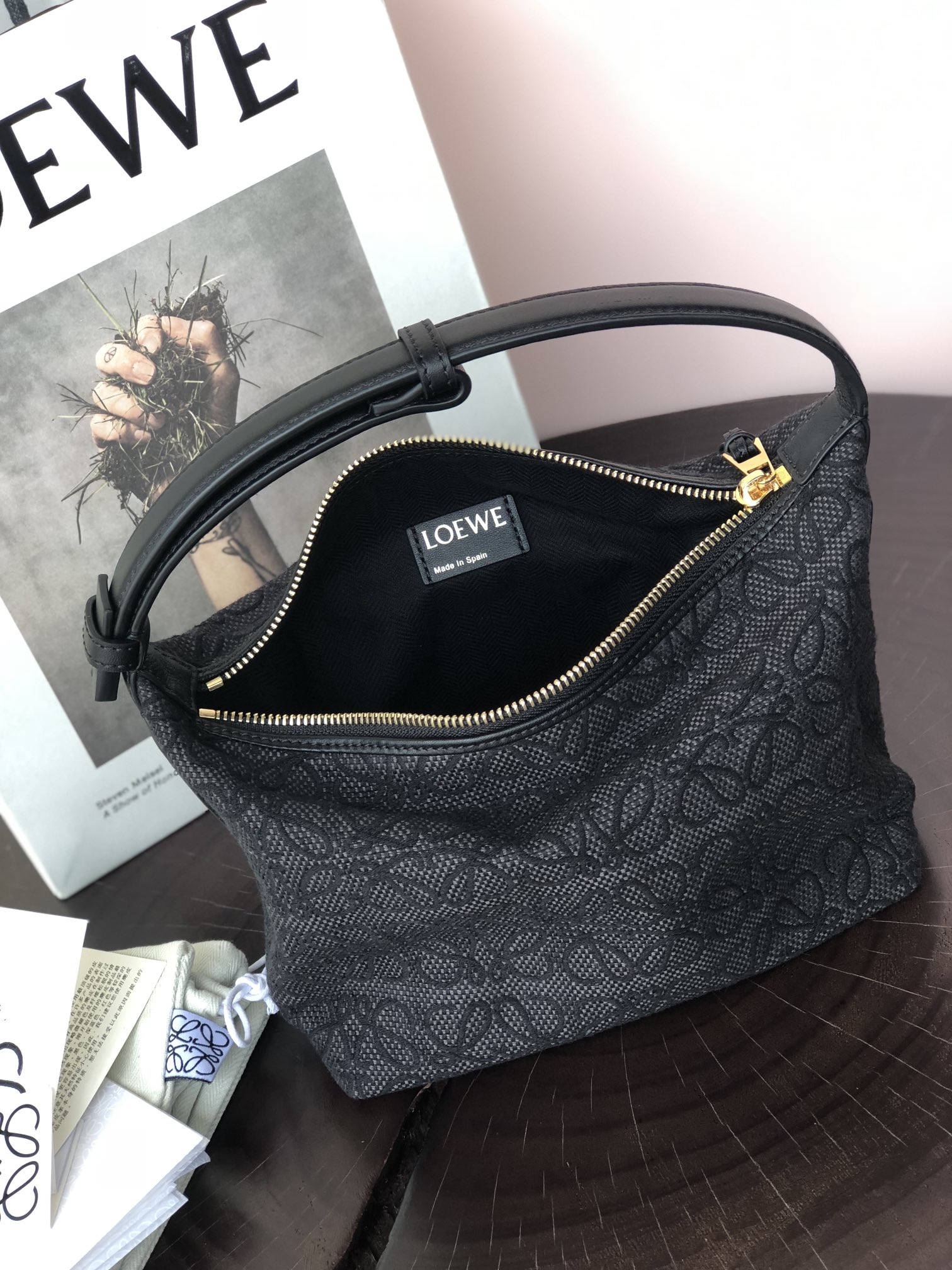 Handbags LOEWE  size:21-12-17 cm - vstockx